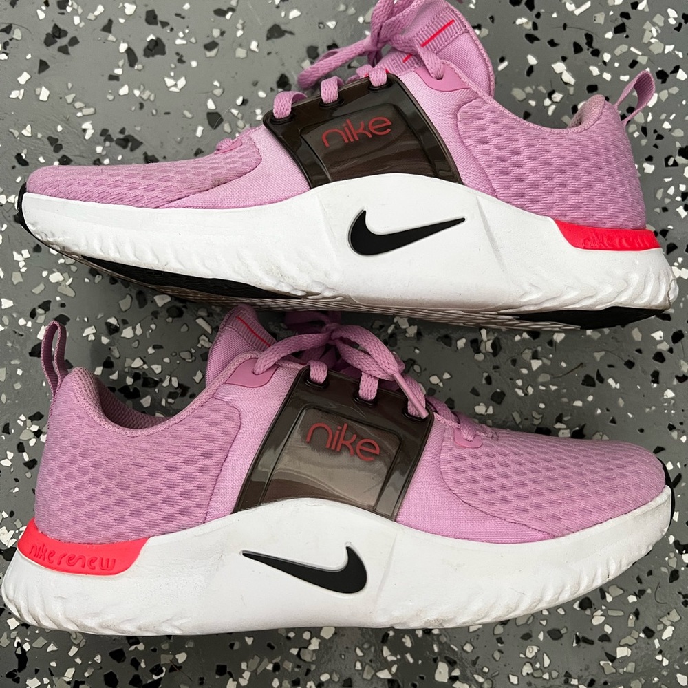 NIKE RENEW sneakers